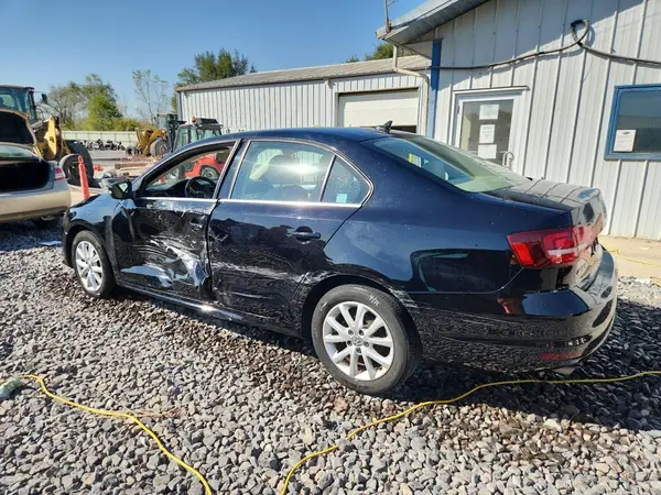 3VWB67AJ8HM301726 2017 VOLKSWAGEN JETTA - Image 2