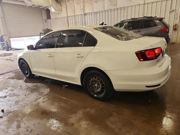 3VWB67AJ8HM340767 2017 VOLKSWAGEN JETTA - Image 2