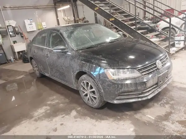 3VWB67AJ9HM205328 2017 VOLKSWAGEN JETTA - Image 1