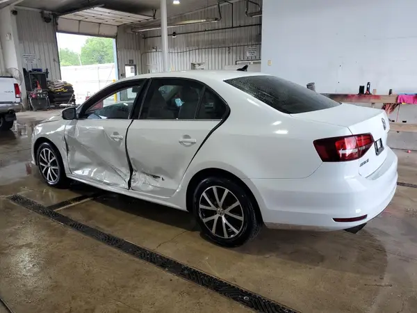 3VWB67AJ9HM207046 2017 VOLKSWAGEN JETTA - Image 2