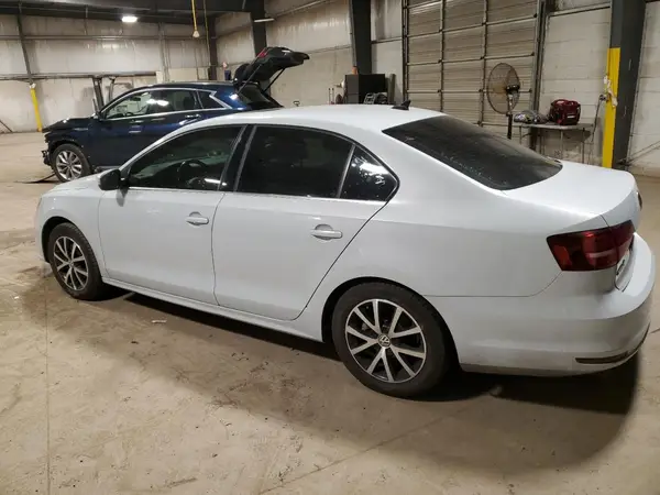 3VWB67AJ9HM364950 2017 VOLKSWAGEN JETTA - Image 2