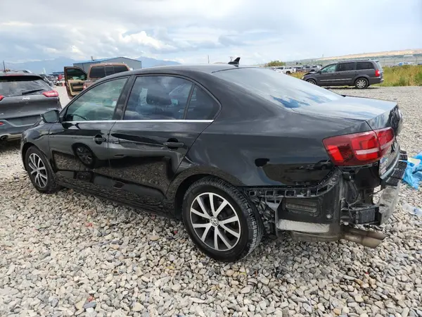 3VWB67AJ9HM384714 2017 VOLKSWAGEN JETTA - Image 2