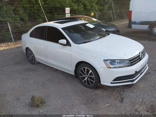 3VWB67AJ9HM387919 2017 VOLKSWAGEN JETTA - Image 1