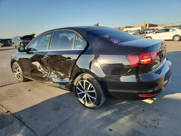 3VWB67AJ9HM400975 2017 VOLKSWAGEN JETTA - Image 2