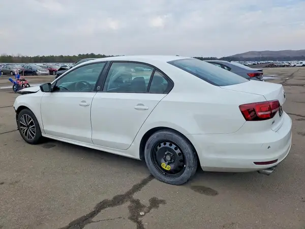 3VWB67AJXJM213959 2018 VOLKSWAGEN JETTA - Image 2