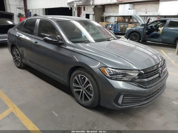 3VWBM7BU0RM083944 2024 VOLKSWAGEN JETTA - Image 1
