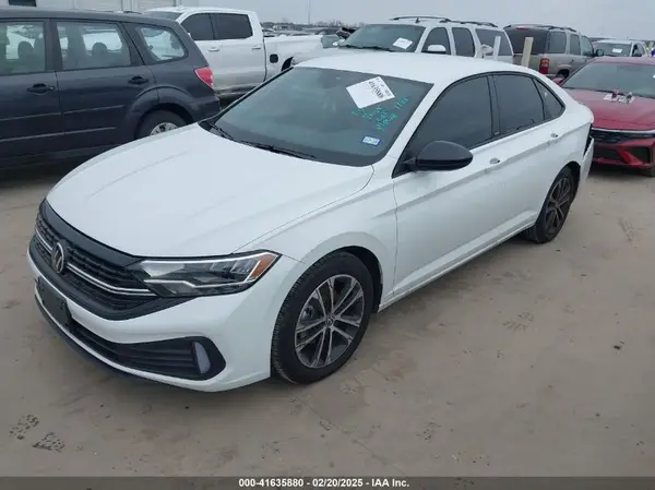 3VWBM7BU2RM079135 2024 VOLKSWAGEN JETTA - Image 2