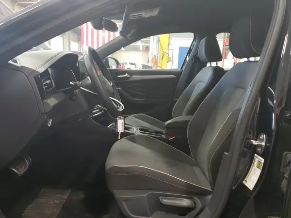 2025 VOLKSWAGEN JETTA auction photo 7