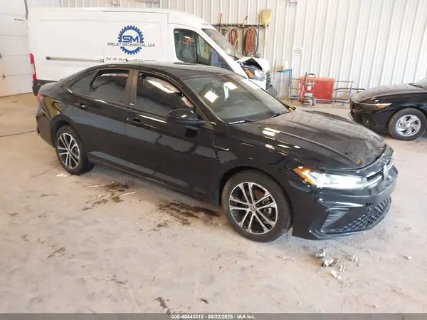 3VWBX7BU3SM104394 2025 VOLKSWAGEN JETTA - Image 1