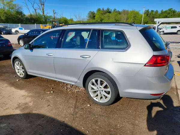 3VWC17AU2HM536877 2017 VOLKSWAGEN GOLF - Image 2
