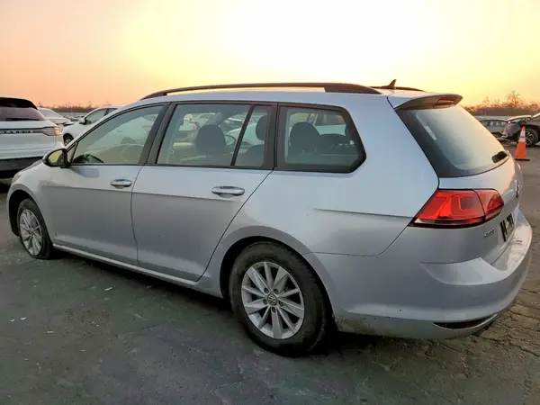 3VWC17AU7HM508251 2017 VOLKSWAGEN GOLF - Image 2