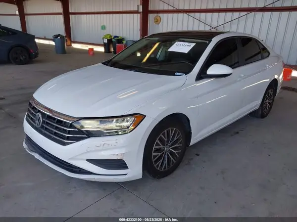 3VWC57BU1KM249749 2019 VOLKSWAGEN JETTA - Image 2
