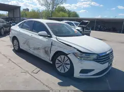 3VWC57BU1KM268978 2019 VOLKSWAGEN JETTA