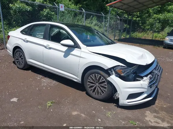 3VWC57BU2KM195037 2019 VOLKSWAGEN JETTA - Image 1
