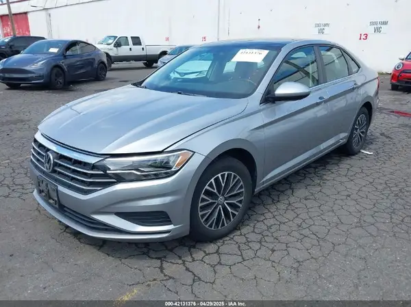 3VWC57BU2KM215738 2019 VOLKSWAGEN JETTA - Image 2