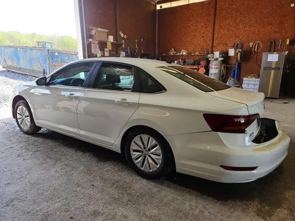 3VWC57BU3KM015130 2019 VOLKSWAGEN JETTA - Image 2