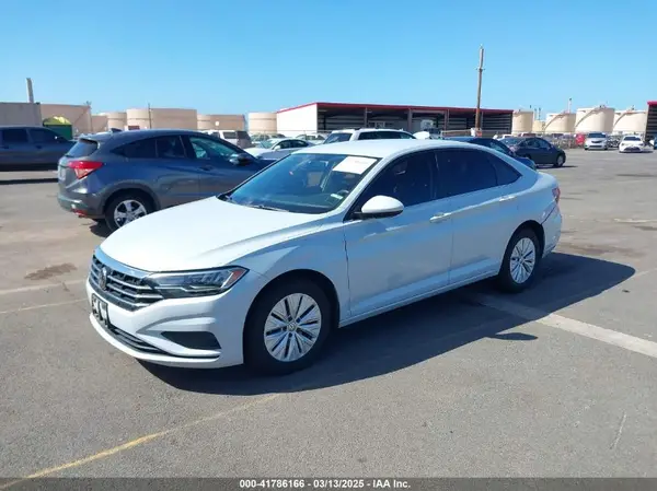 3VWC57BU5KM069769 2019 VOLKSWAGEN JETTA - Image 2