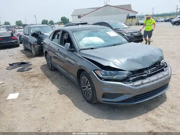 3VWC57BU8KM232141 2019 VOLKSWAGEN JETTA - Image 1