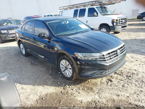 3VWC57BU8KM235945 2019 VOLKSWAGEN JETTA - Image 1