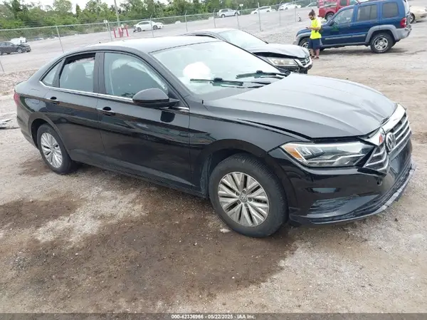 3VWC57BU9KM201612 2019 VOLKSWAGEN JETTA - Image 1