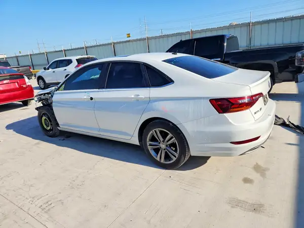3VWCB7BU2KM172012 2019 VOLKSWAGEN JETTA - Image 2