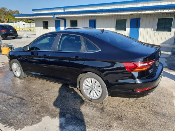 3VWCB7BU7KM246895 2019 VOLKSWAGEN JETTA - Image 2