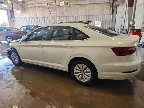 3VWCB7BU7KM267004 2019 VOLKSWAGEN JETTA - Image 2