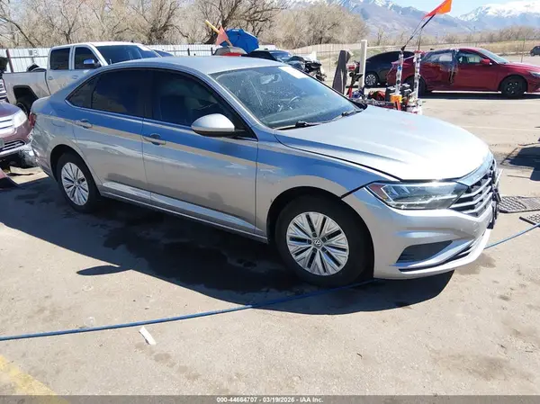 3VWCB7BUXKM245420 2019 VOLKSWAGEN JETTA - Image 1