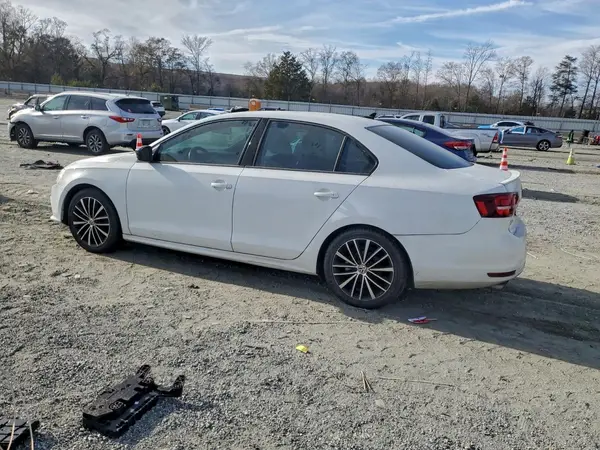 3VWD17AJ0GM218197 2016 VOLKSWAGEN JETTA - Image 2