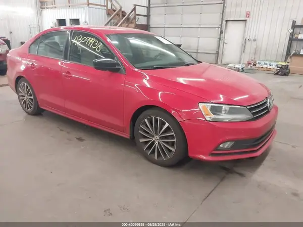 3VWD17AJ0GM244282 2016 VOLKSWAGEN JETTA - Image 1