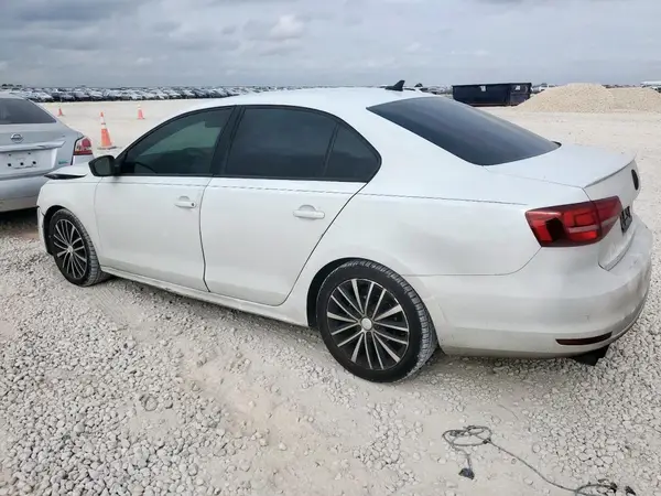 3VWD17AJ0GM305758 2016 VOLKSWAGEN JETTA - Image 2