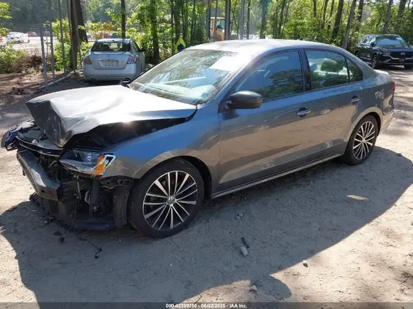 3VWD17AJ0GM326514 2016 VOLKSWAGEN JETTA - Image 2