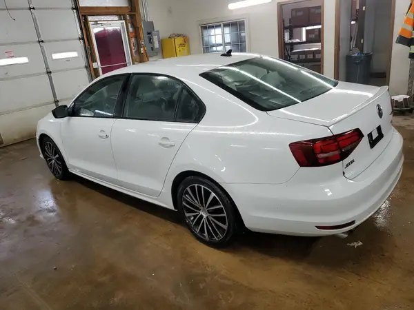 3VWD17AJ0GM333916 2016 VOLKSWAGEN JETTA - Image 2