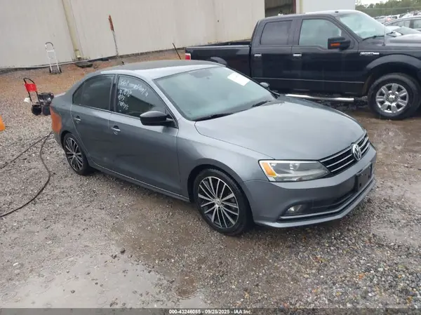 3VWD17AJ0GM367838 2016 VOLKSWAGEN JETTA - Image 1