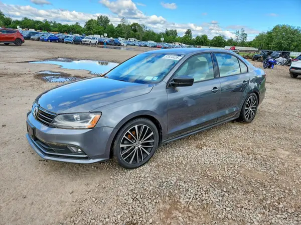 3VWD17AJ0HM388710 2017 VOLKSWAGEN JETTA - Image 1