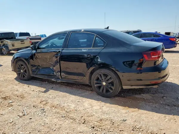 3VWD17AJ0JM208454 2018 VOLKSWAGEN JETTA - Image 2
