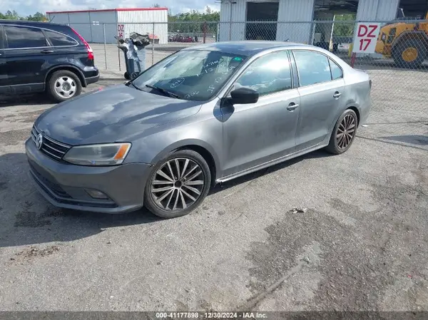 3VWD17AJ1GM346979 2016 VOLKSWAGEN JETTA - Image 2