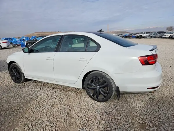 3VWD17AJ1JM249658 2018 VOLKSWAGEN JETTA - Image 2