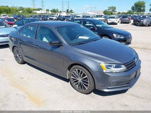 3VWD17AJ2GM250648 2016 VOLKSWAGEN JETTA - Image 1