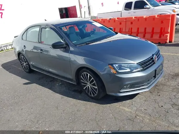 3VWD17AJ2GM267997 2016 VOLKSWAGEN JETTA - Image 1
