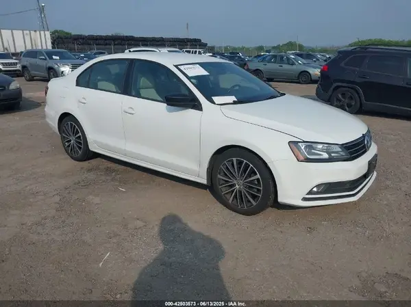 3VWD17AJ2GM268762 2016 VOLKSWAGEN JETTA - Image 1