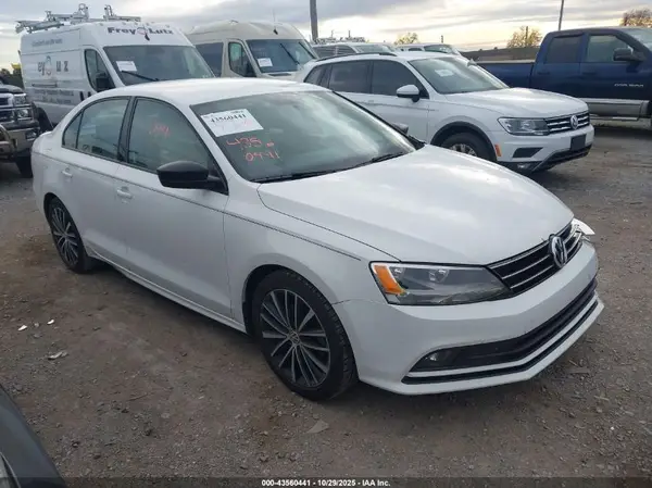 3VWD17AJ2GM301842 2016 VOLKSWAGEN JETTA - Image 1