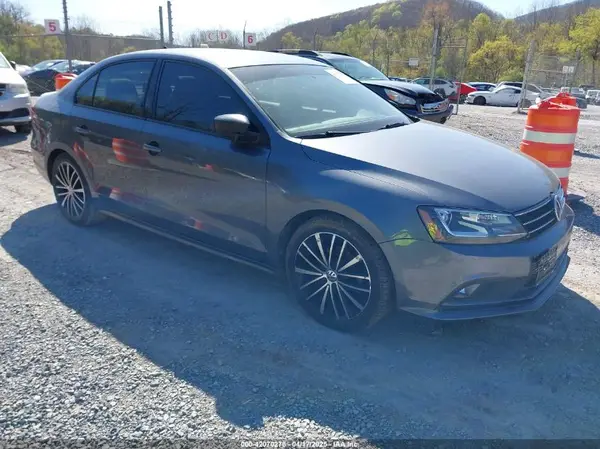 3VWD17AJ2GM345212 2016 VOLKSWAGEN JETTA - Image 1