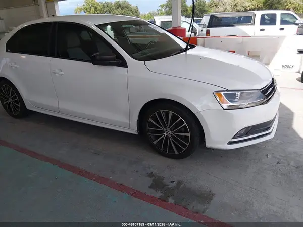 3VWD17AJ2GM392563 2016 VOLKSWAGEN JETTA - Image 1
