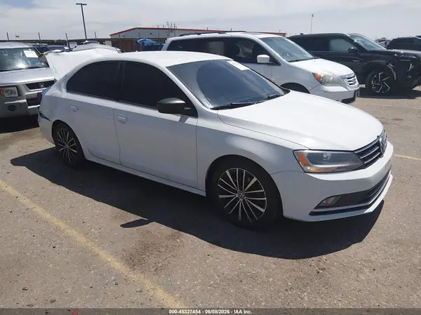 3VWD17AJ2GM413671 2016 VOLKSWAGEN JETTA - Image 1