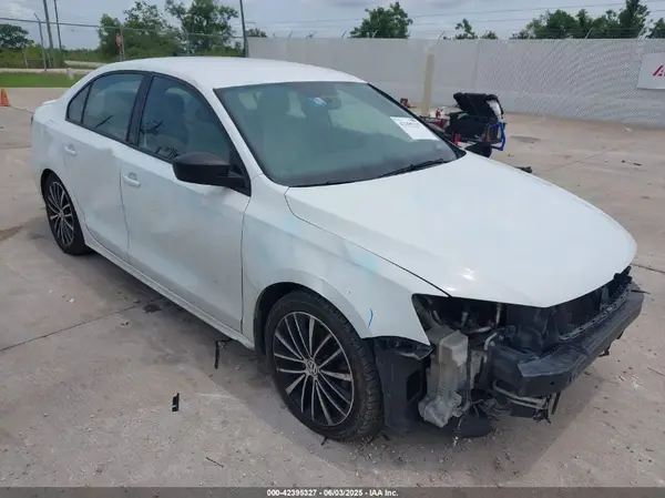 3VWD17AJ2HM389986 2017 VOLKSWAGEN JETTA - Image 1