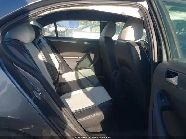 3VWD17AJ2HM392600 2017 VOLKSWAGEN JETTA - Image 8