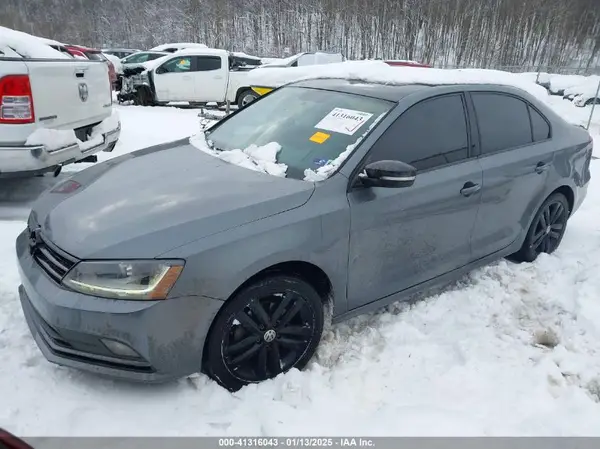 3VWD17AJ2JM239995 2018 VOLKSWAGEN JETTA - Image 2