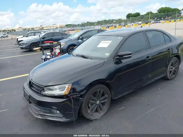 3VWD17AJ2JM242623 2018 VOLKSWAGEN JETTA - Image 2
