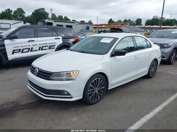 3VWD17AJ3GM228366 2016 VOLKSWAGEN JETTA - Image 2